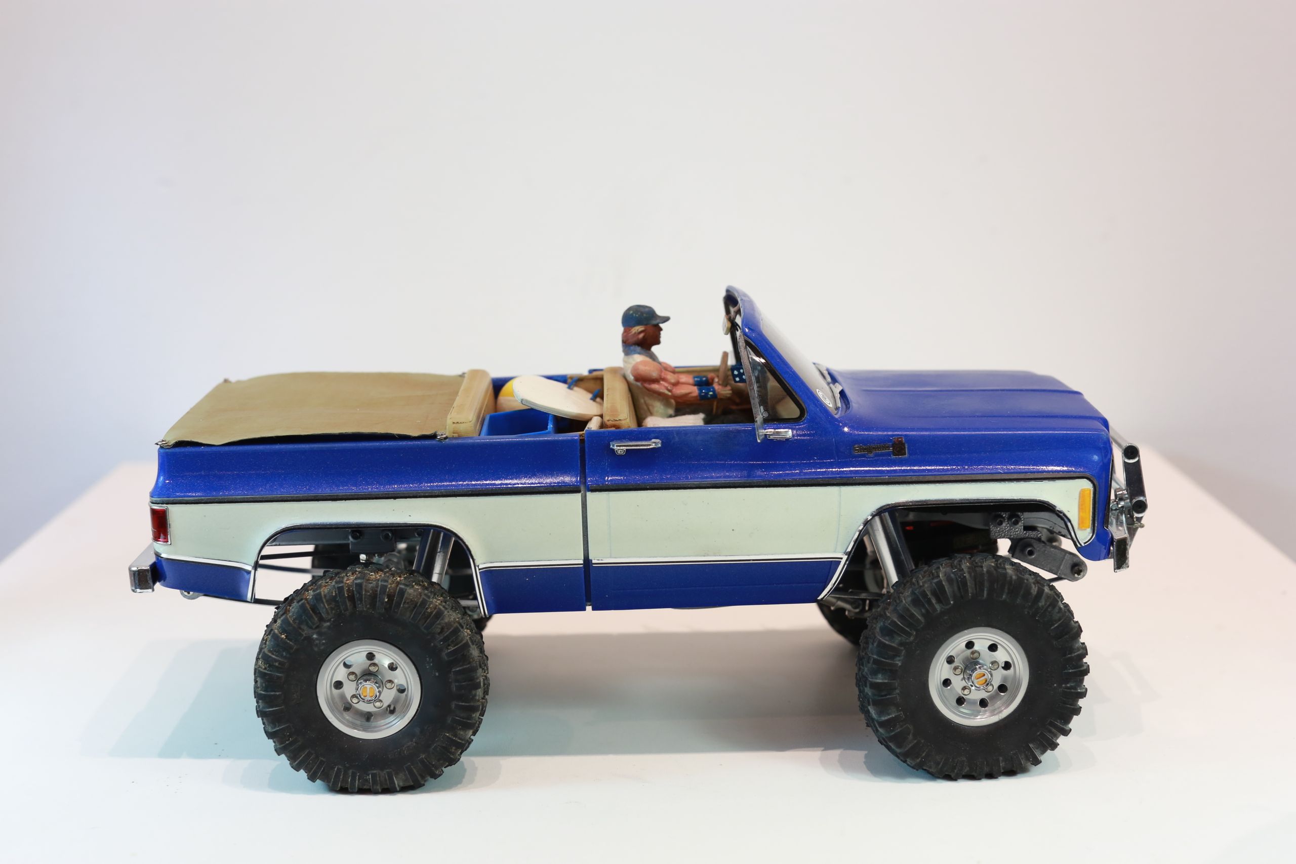 1/18 scale traxxas trx4m based custom rc build of a chevy k10 with micro leaf spring suspension system.
