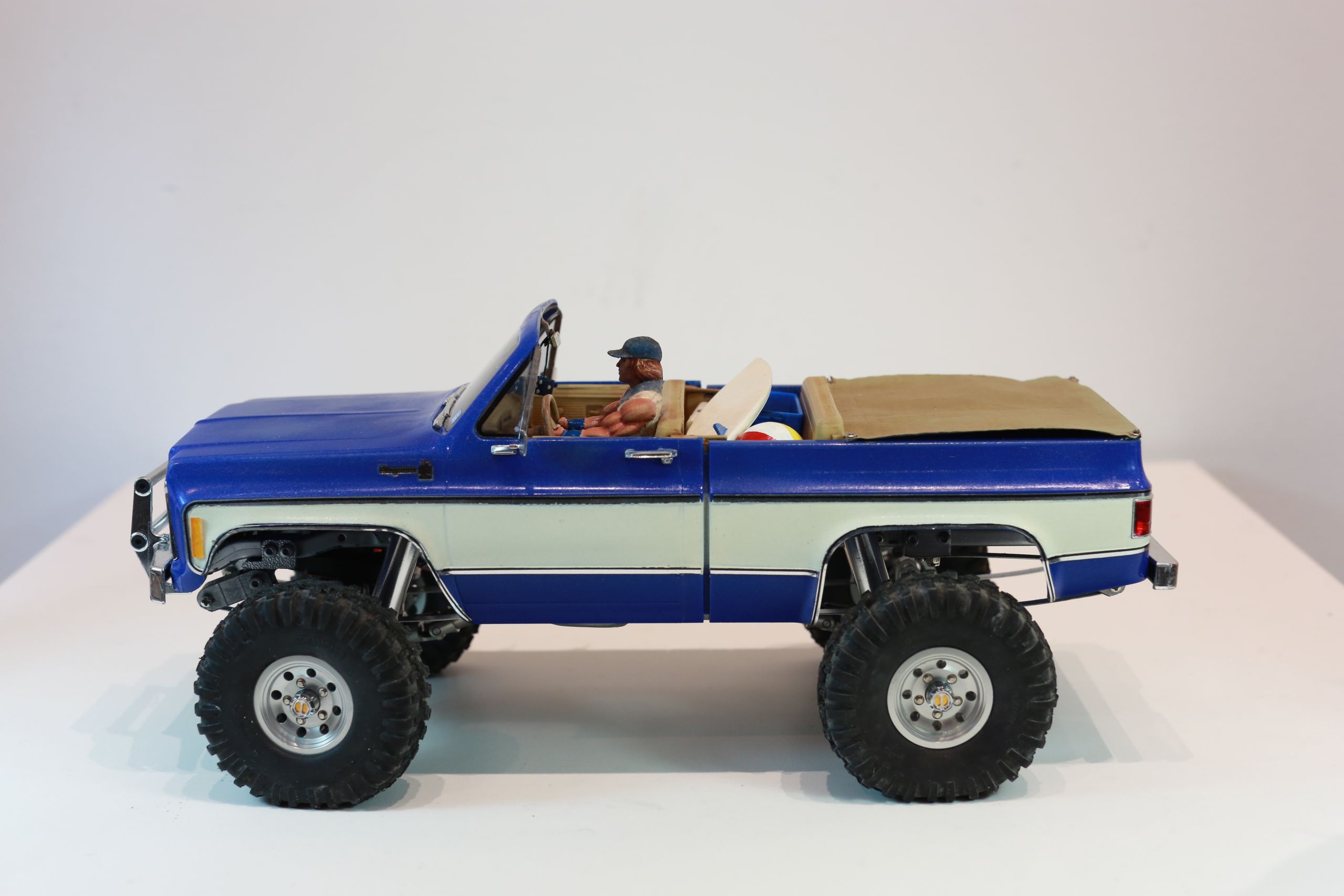 1/18 scale traxxas trx4m based custom rc build of a chevy k10 with micro leaf spring suspension system.
