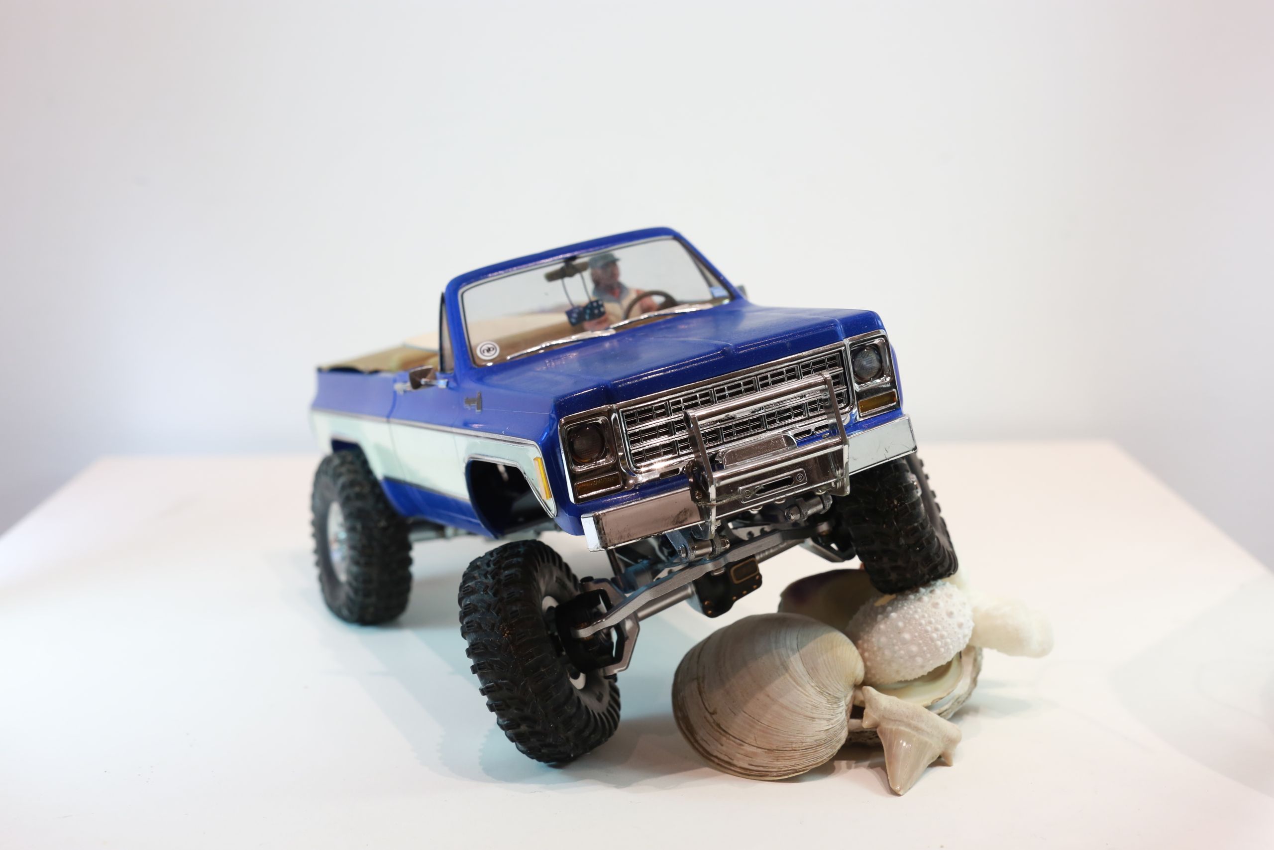 1/18 scale traxxas trx4m based custom rc build of a chevy k10 with micro leaf spring suspension system.