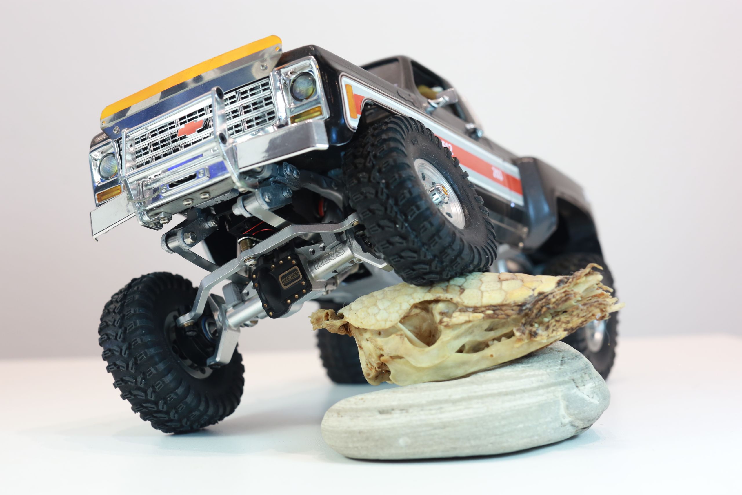 1/18 scale traxxas trx4m based custom rc build of a chevy k10 with micro leaf spring suspension system.