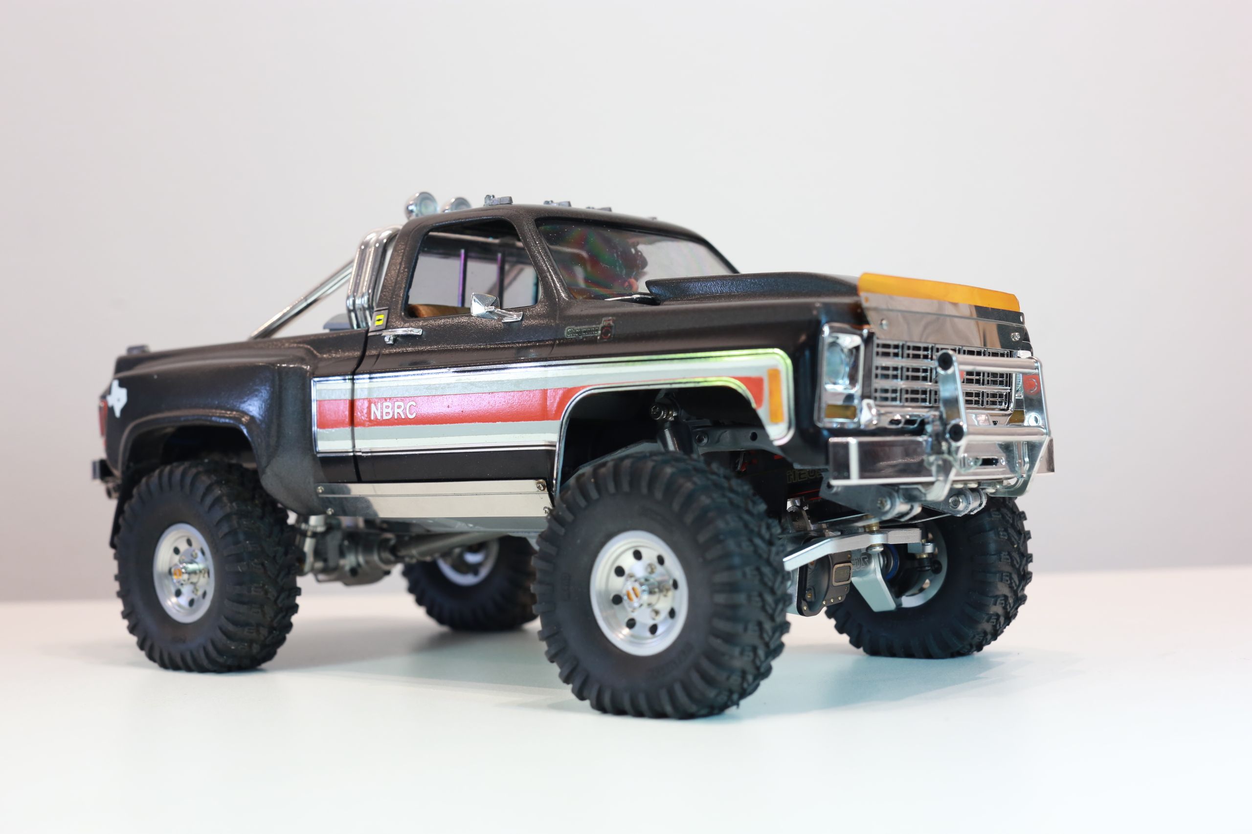 1/18 scale traxxas trx4m based custom rc build of a chevy k10 with micro leaf spring suspension system.