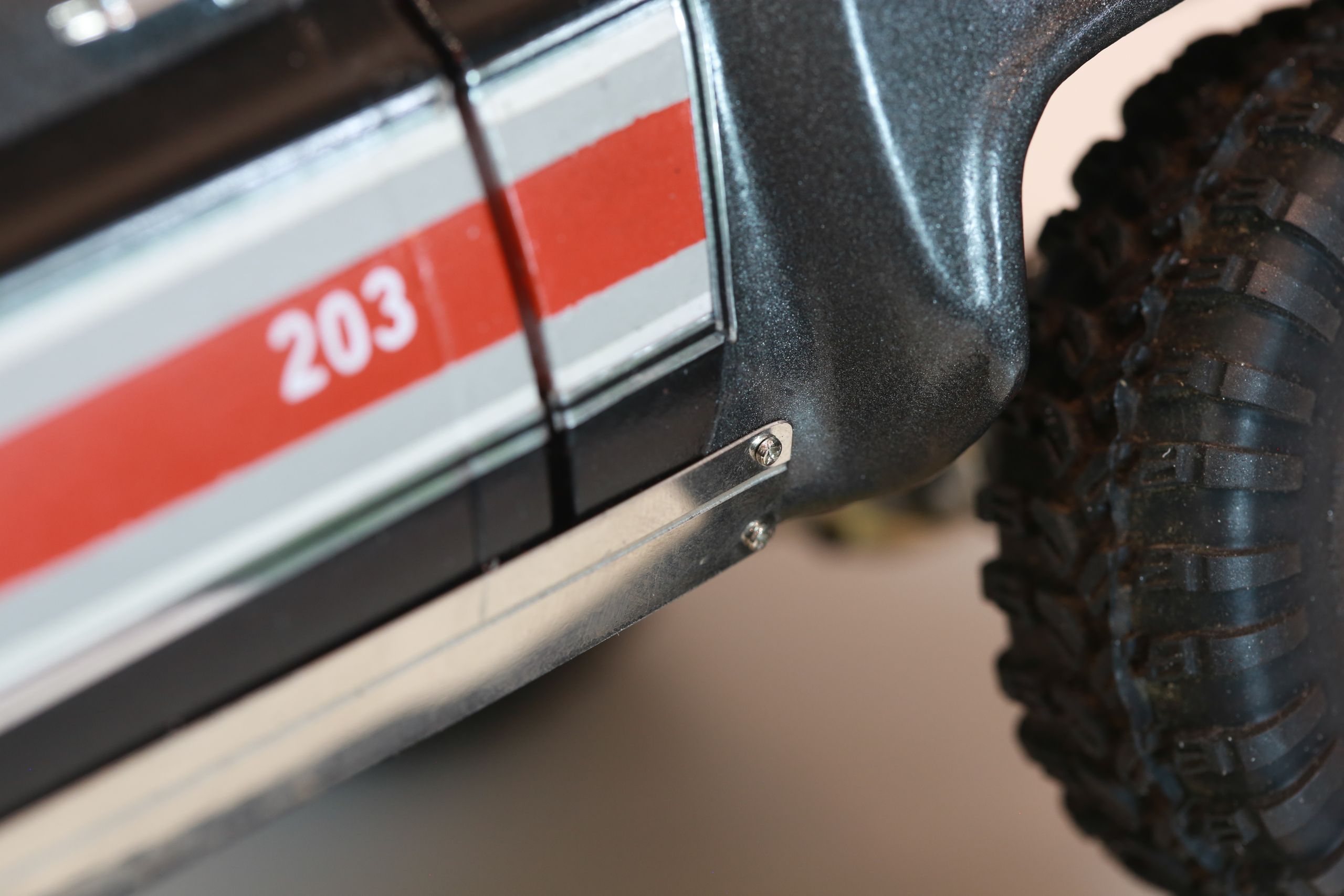 1/18 scale traxxas trx4m based custom rc build of a chevy k10 with micro leaf spring suspension system.