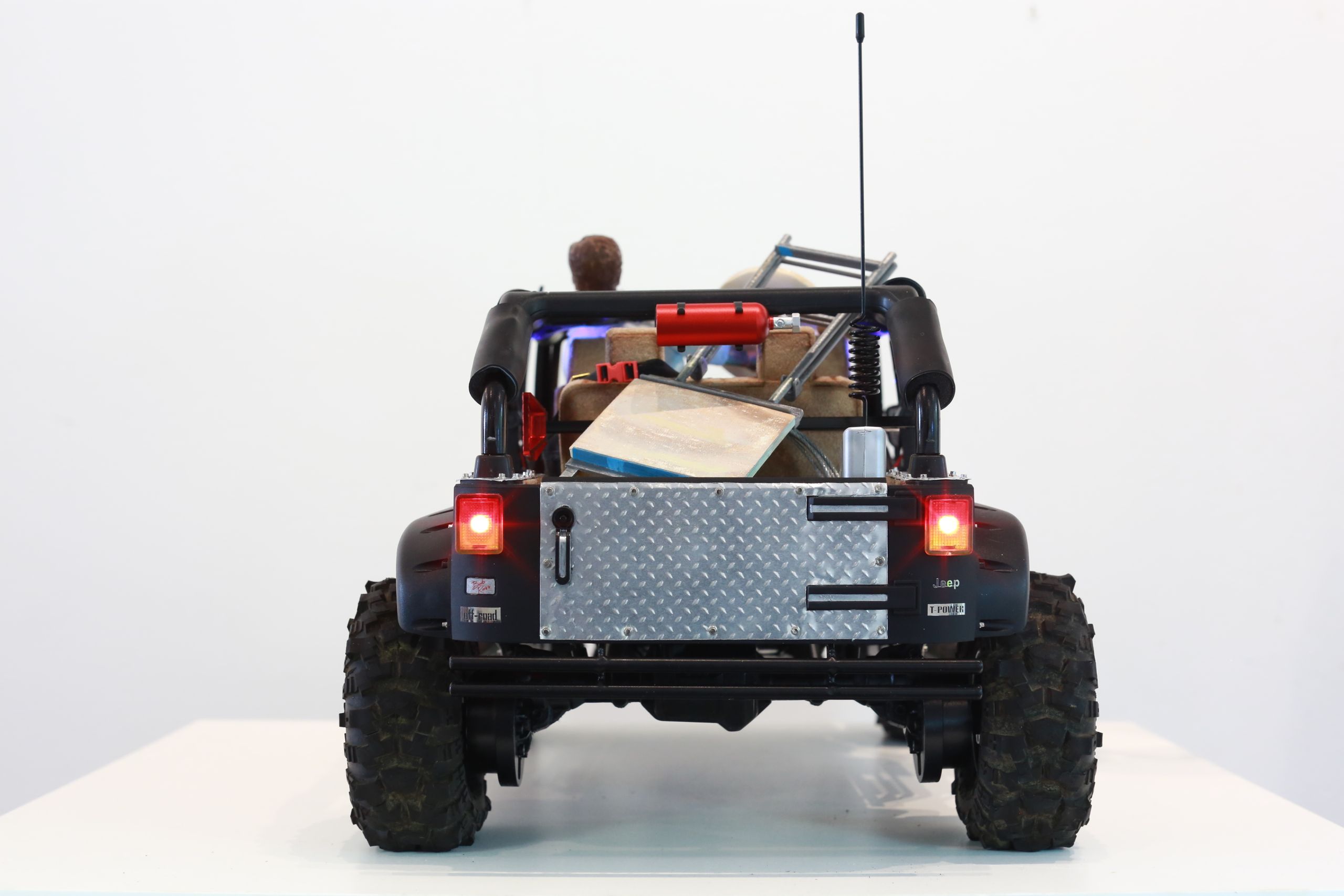 1/10 scale bob ross and plein air painting themed Jeep rubicon rc truck by austin texas artist and outdoor landscape painter nick baxter
