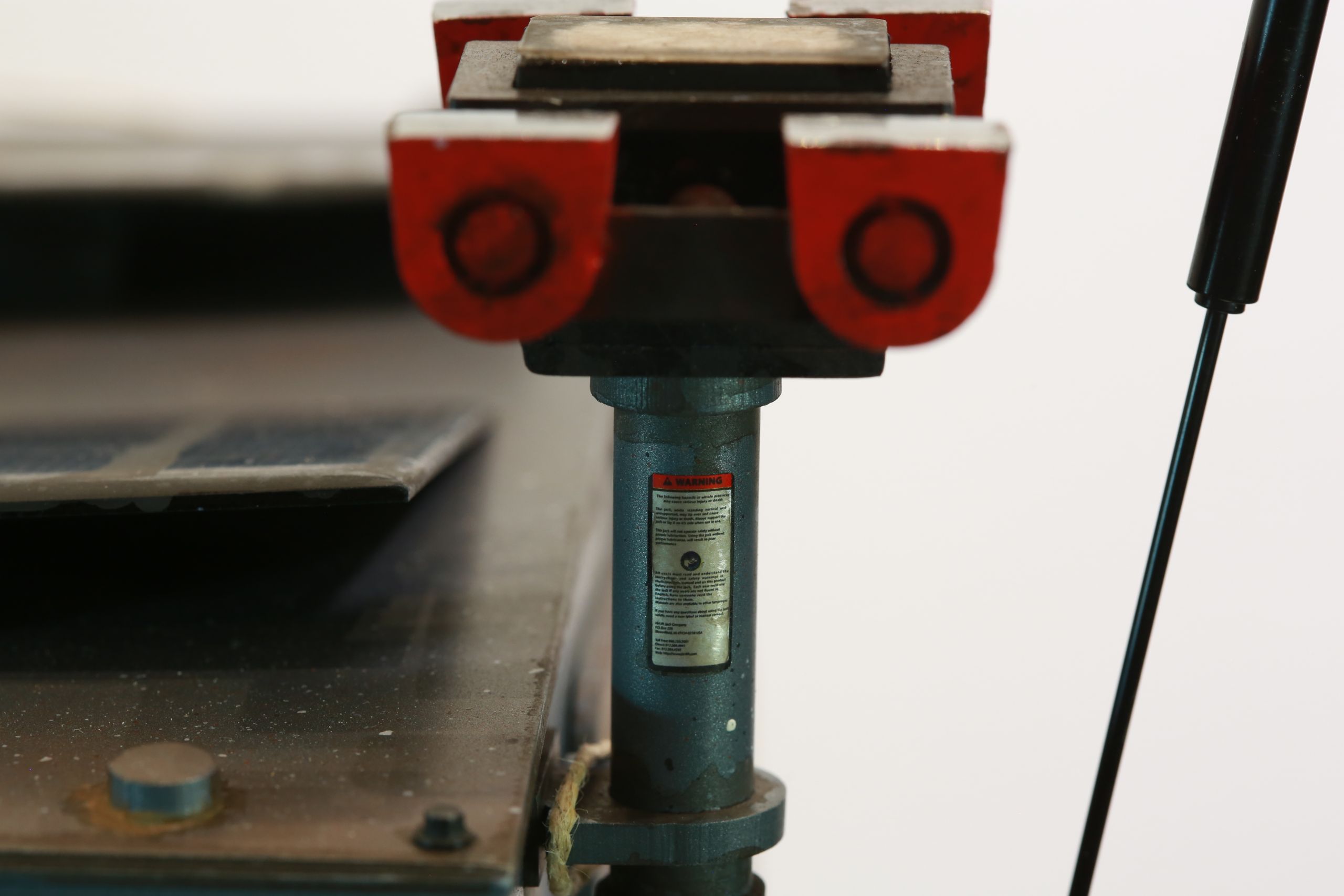 detail of 1/10 scale mercedes unimog rc body