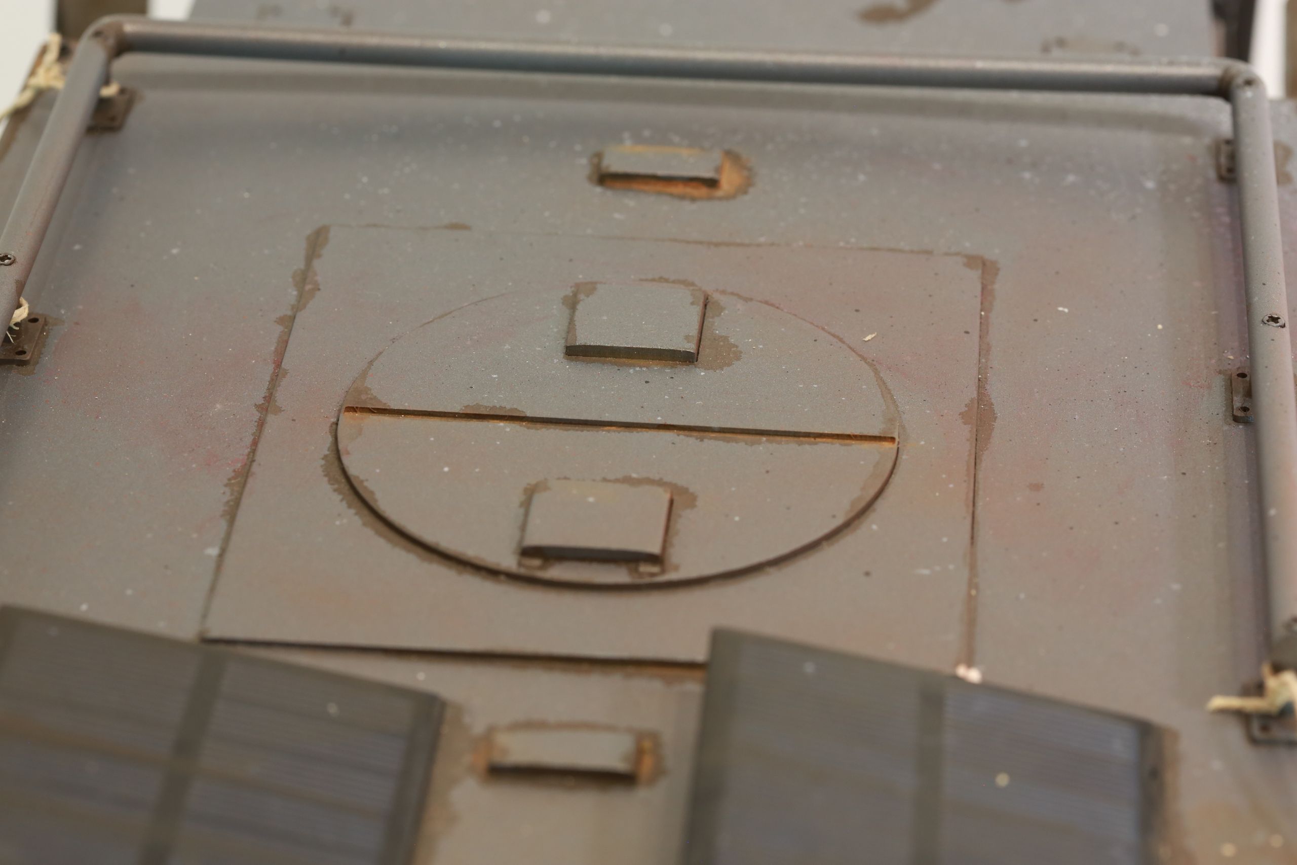 detail of 1/10 scale mercedes unimog rc body