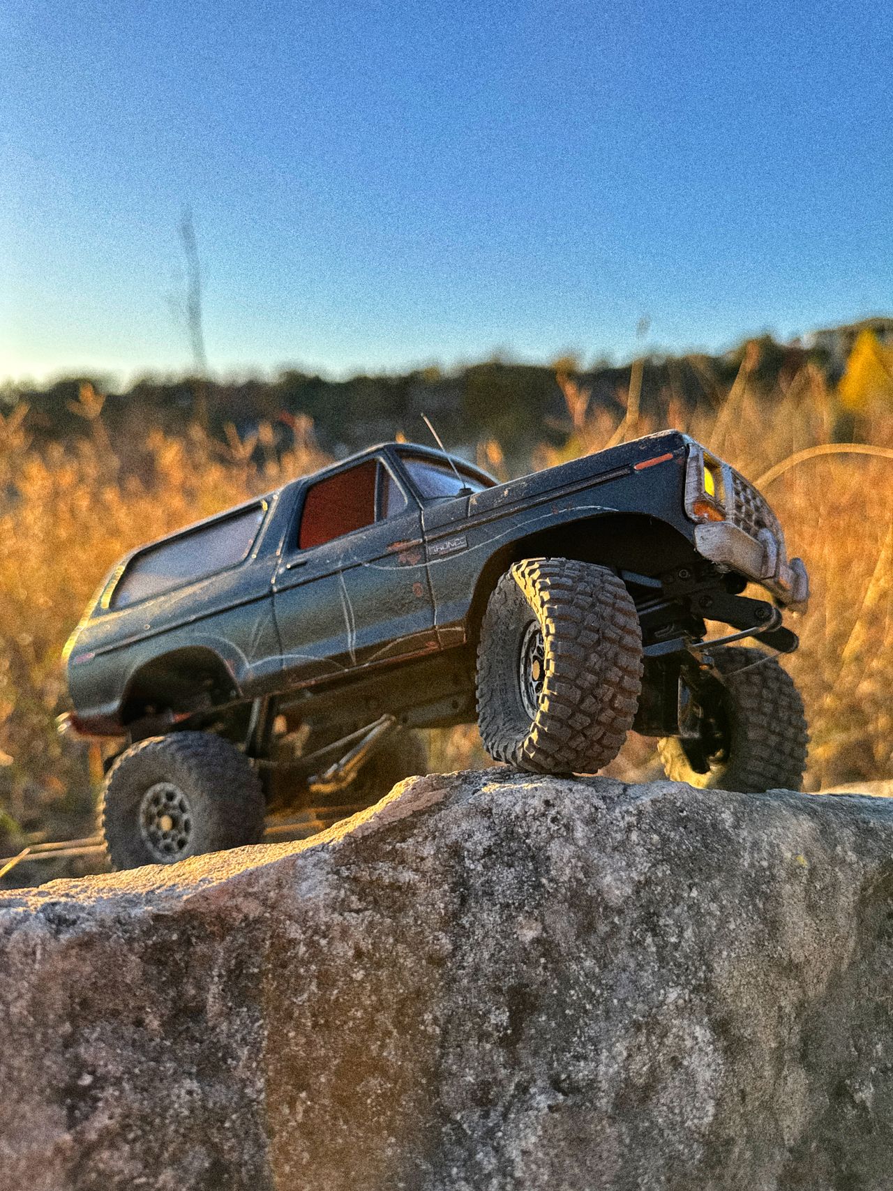 1970s Ford Bronco RC build with female driver and mural painting supplies in the back and her beloved cat by artist nick baxter in austin texas.